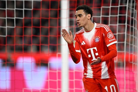Jamal Musiala FC Bayern Munich FCB (10) Gesture gesture dissatisfied Football Bundesliga, Allianz