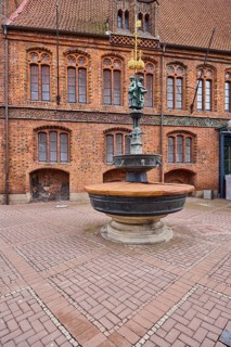 Hase fountain, market fountain, fountain, brick building, facade, square, Am Markte, Hanover, state