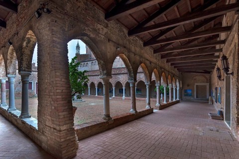 Gothic cloister of the Madonna dell'Orto parish church, around 1400, Venice, Veneto, Italy