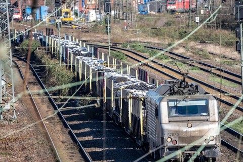 Freight train on the line in front of the Oberhausen-Osterfeld marshalling yard, North