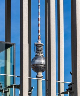 View from Kupfergraben to the columns on the terrace of the James Simon Gallery, Berlin