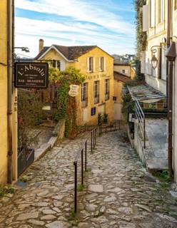 Narrow street in Saint-Emilion, France