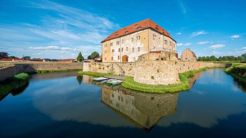 Moated castle and Heldrungen Fortress, inner moat with bastions, Renaissance castle in the back,