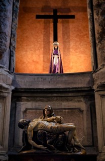 Interior view, bronze sculpture, Jesus after the crucifixion, Igreja de São Domingos church,