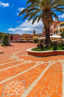 Restaurants and pavement cafés in Piazza Giacomo Matteotti, Porto Azzurro, Elba Island, Tuscan