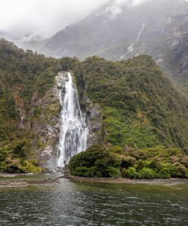 Bowen Falls, Milford Sound, Fiordland National Park, Neuseeland