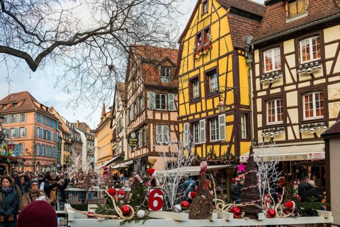 Christmas market, Old Town, Colmar, Haut-Rhin, Alsace, France
