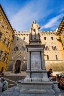 Piazza Salimbeni, Siena, Tuscany, Italy