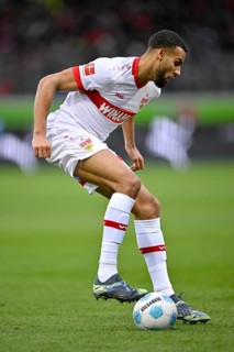 Josha Vagnoman VfB Stuttgart (04) Action on the ball Voith-Arena, Heidenheim, Baden-Württemberg,