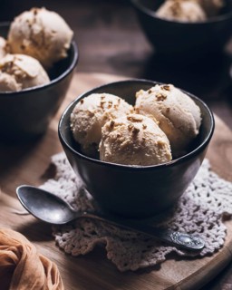 A bowl of creamy peanut butter ice cream made with Greek yogurt and fresh cream. Topped with