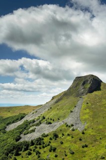 The Banne dOrdanche of volcanic origin culminates at an altitude of 1512m. It overlooks La