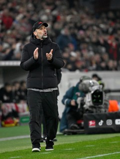 Coach Marco Rose RasenBallsport Leipzig RBL on the sidelines clapping his hands in encouragement,