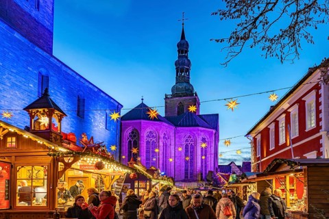 The Christmas market at St. Peter's Church in Soest at dusk, North Rhine-Westphalia, Germany