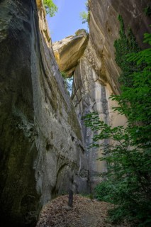 Trapped boulder in the Jardin du Roi, Grés d'Annot sandstone labyrinth hike,