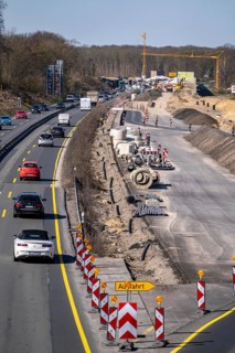 Motorway construction site, work on the six-lane extension of the B 1 federal road to the A 40
