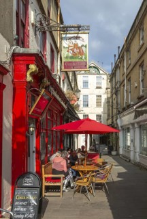 Couer De Lion pub and shops in Northumberland Passage, city of Bath, north east Somerset, England,