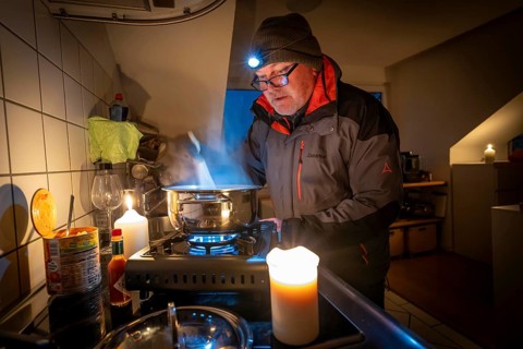 Symbolic picture blackout, extensive, prolonged power failure, in private settings, without