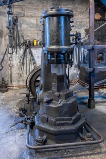 Air hammer in a historic hammer mill, Industrial Museum Lauf, Sichardstr., Lauf an der Pegnitz,
