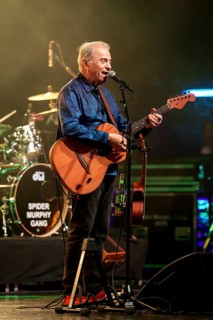 Günther Sigl, singer of the Spider Murphy Gang live on The Acoustic Tour Unplugged at Berlin's
