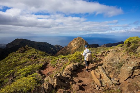 Mountain hiking, hikers with views of Risco Blanco, El Molledo, Tenerife, Canary Islands, Atlantic