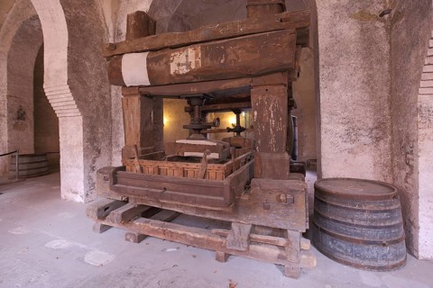 Wine press in the lay refectory, Eberbach Abbey, Taunus, Hesse, Germany