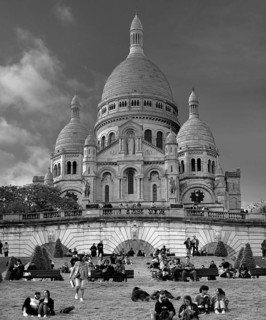 Sacre Coeur de Montmartre, tourists in front of a meadow, black and white, Paris, France