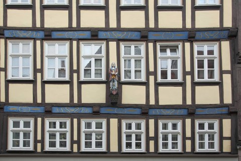 Death house of Doctor Eisenbart with sculpture, half-timbered house, detail, house façade, Hann.