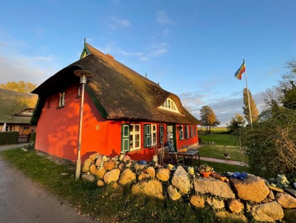 Künstlerdorf and Baltic resort Ahrenshoop, architecture, tradition, houses with thatched roofs,