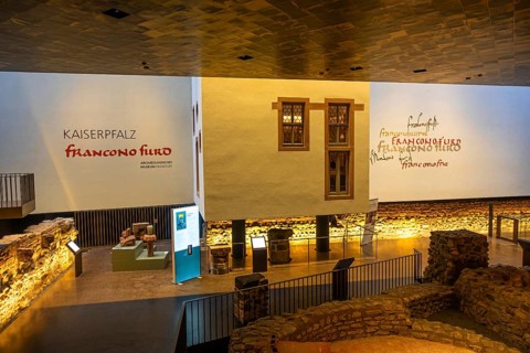 The Archaeological Museum Frankfurt presents the KAISERPFALZ franconofurd on the cathedral hill.