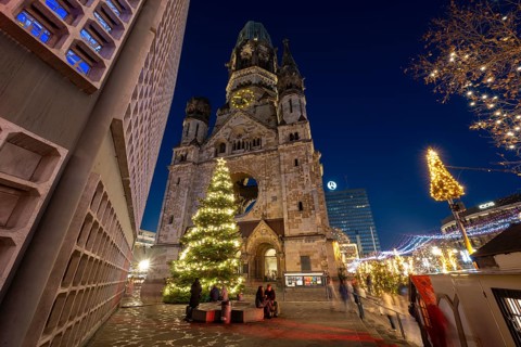 Illuminated Christmas tree in front of the Kaiser Wilhelm Memorial Church, Blue Hour,