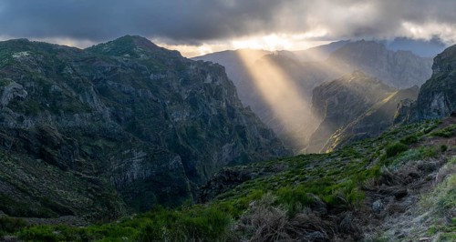 Sunset at Pico do Arieiro, sun shining through clouds, sunbeam, hiking trail PR1, Madeira, Portugal