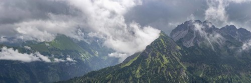 Mountain panorama with many rain clouds from the Fellhorn, 2038m, over the Warmatsgundtal to the