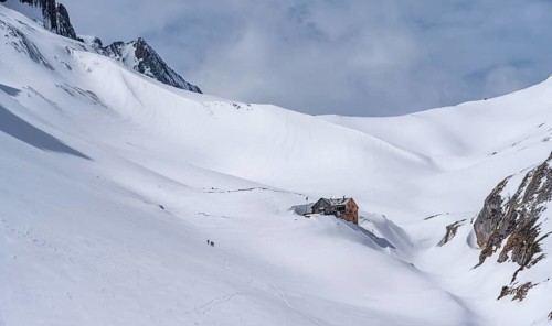 Wildhornhütte, Snow-covered mountain landscape, Bernese Alps, Bernese Oberland, Switzerland