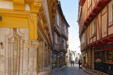 Rue des Chanines in the old town of Vannes in Brittany. Vannes, Morbihan, France