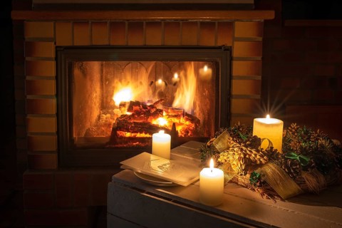 Christmas floral decoration with wafer in front of firepace