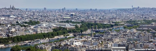 Sweeping panoramic view over a large cityscape on a clear day, Paris
