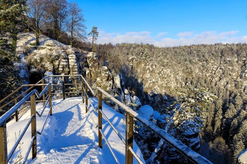 Winter morning on the Bastei, Am Ferdinandstein with a view of the Wehlgrund, Saxon Switzerland,
