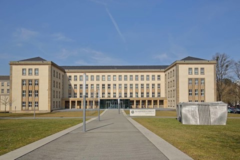 Federal Social Court with sculpture Soft House by Gabriele Obermaier 2009, Court of Justice, Social