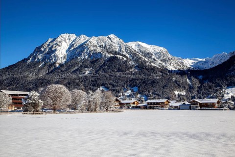 Winter landscape, snowy landscape, view of Oberstdorf, behind Rubihorn, Gaisalphorn, Geißfuß,