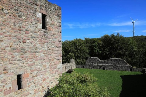 Steckelberg Castle, also known as Steckelburg or Steckelsburg, is the ruins of a hilltop castle in