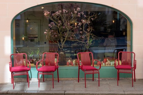 Chairs with red cushions in front of a café, Irrerstr. Nuremberg, Middle Franconia, Bavaria,