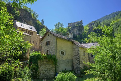 Place between rocks in the Tarn Gorge, Gorges du Tarn Causses, Castelbouc, Département Lozère,