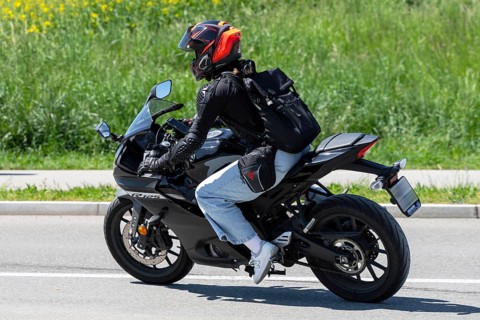 Motorcyclist Yamaha YZF-R 125 ccm