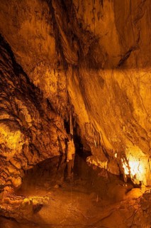 The cave is located about 11 kilometres from Alanya on the western slope of Cebeli Reis Mountain,