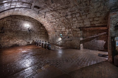 Historic rock cellar, beer cellar of an inn, built in the 17th century, market square, Lauf an der
