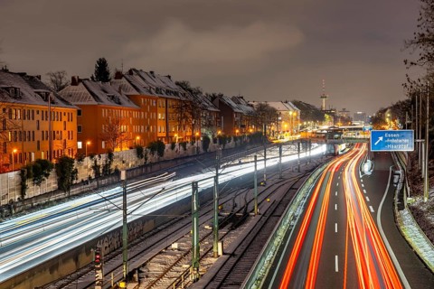 Autobahn A40, Ruhrschnellweg, near Essen at the Frohnhausen junction, evening traffic in winter,