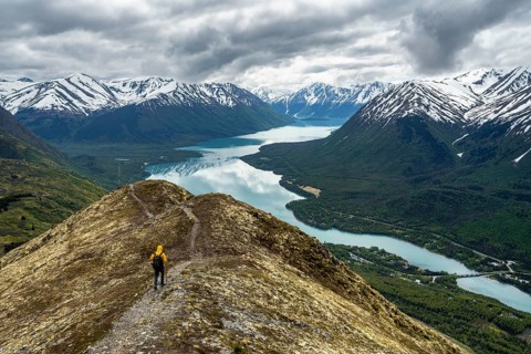 Climbers on a hiking trail on Slaughter Ridge, views of snowy mountains in spring and turquoise