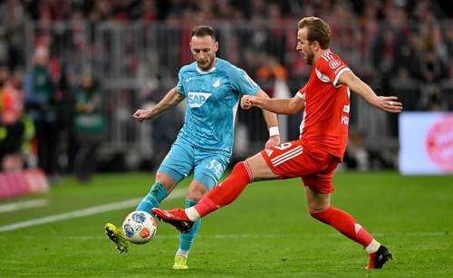 Tackle, action Harry Kane FC Bayern Munich FCB (09) against Vladimir Coufal TSG 1899 Hoffenheim