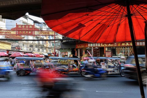 Bangkok, Thailand. February 18th 2025. Yaowarat Road, busy with Tuck-Tucks and traffic in the heart
