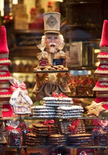 Aacherner Printen arranged and decorated in the shop window, Advent season, Aachen, North